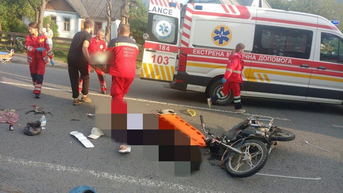 ДТП у Татарові - двоє мотоциклістів постраждали