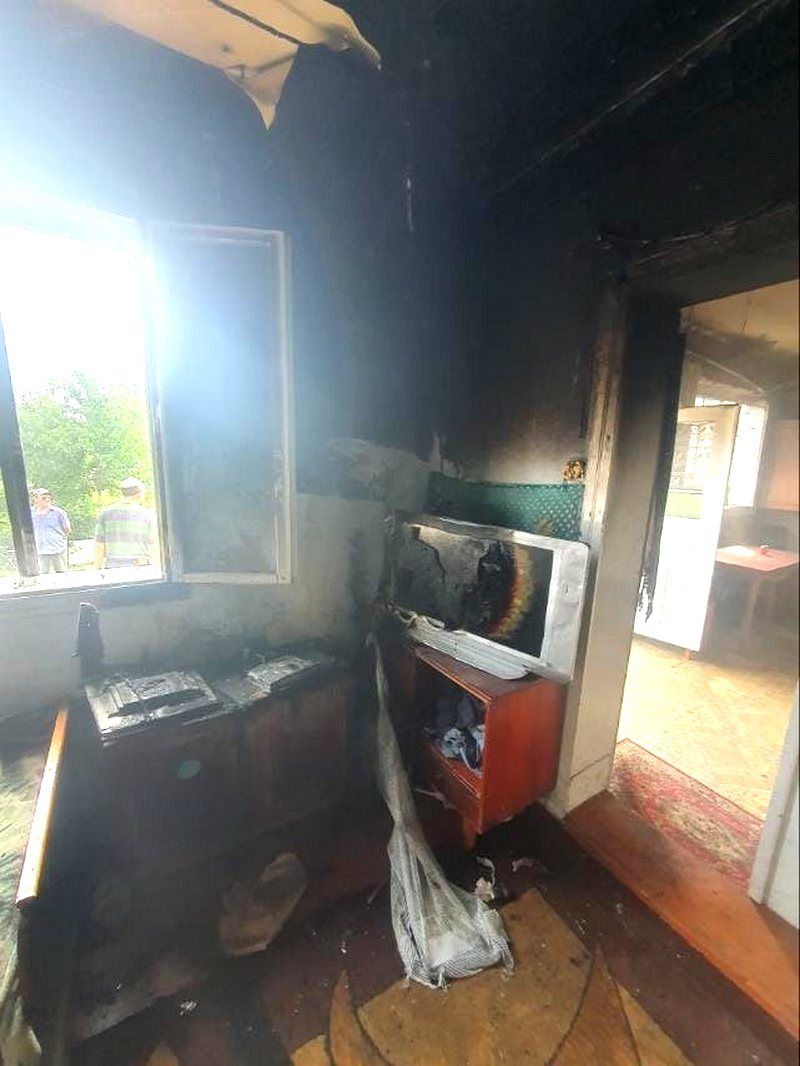 У Снятинській громаді горіла хата 1