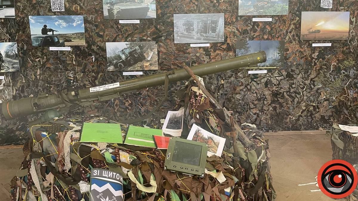 У будинку "Сокола" триває виставка бойових трофеїв 1