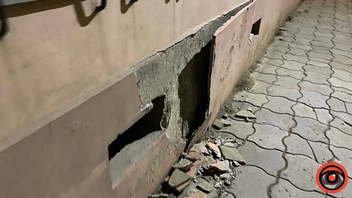 Увага небезпека: у Коломиї осипаються фасади будинків та сходи