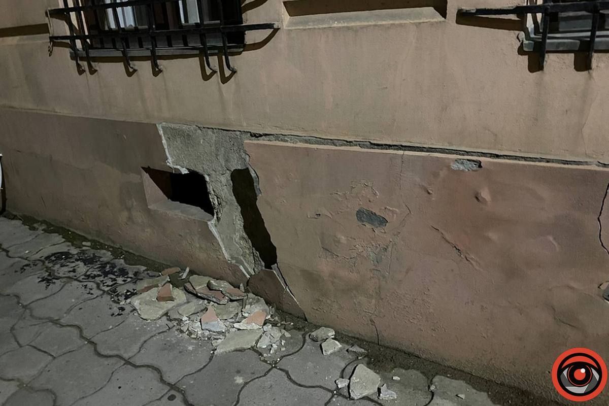 Увага небезпека: у Коломиї осипаються фасади будинків та сходи 2