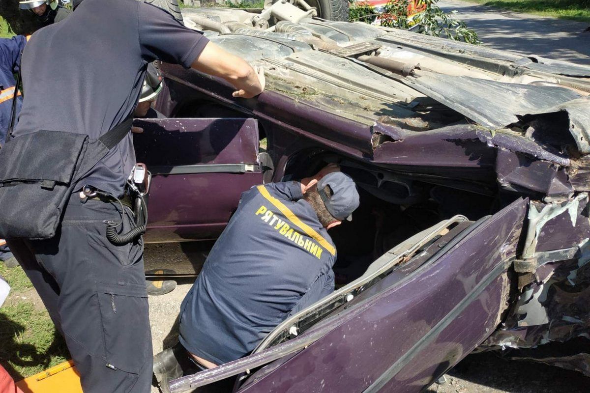 У Печеніжині авто перекинулося на дах 1