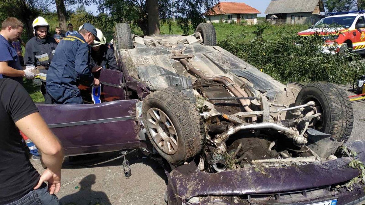 У Печеніжині авто перекинулося на дах 2