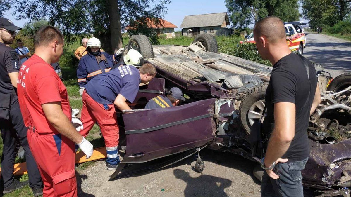 У Печеніжині авто перекинулося на дах