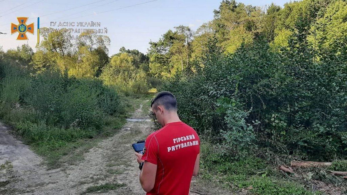 Дві жінки заблукали в лісі - рятувальникам вдалось їх знайти 1