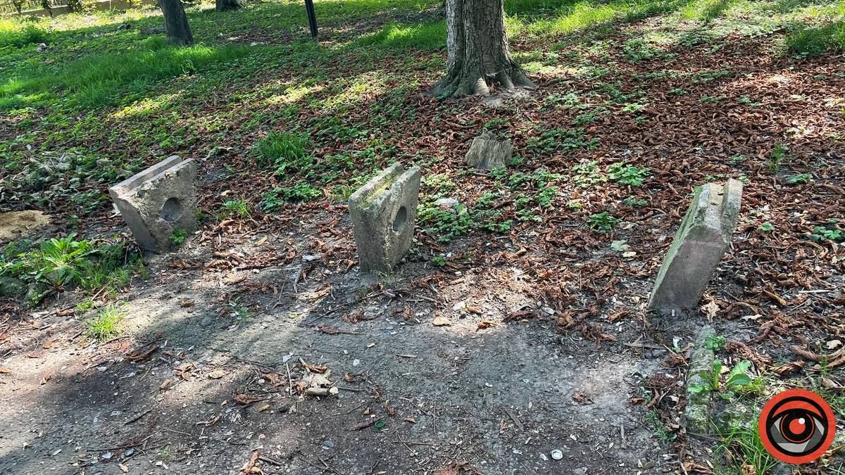 Сідайте, не покалічтеся | Як нині виглядає зона відпочинку на міському озері 1