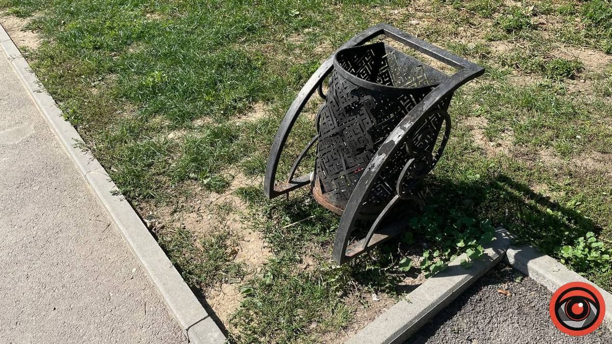 Сідайте, не покалічтеся | Як нині виглядає зона відпочинку на міському озері 3