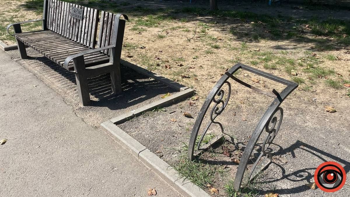 Сідайте, не покалічтеся | Як нині виглядає зона відпочинку на міському озері 4