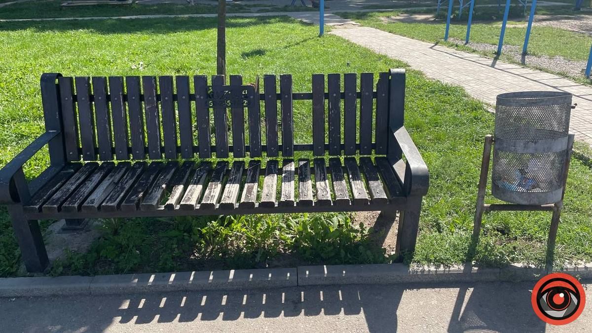 Сідайте, не покалічтеся | Як нині виглядає зона відпочинку на міському озері 11