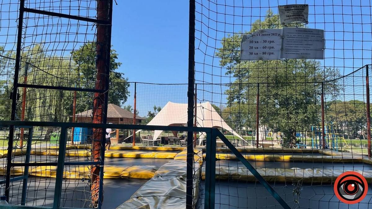 Сідайте, не покалічтеся | Як нині виглядає зона відпочинку на міському озері 22