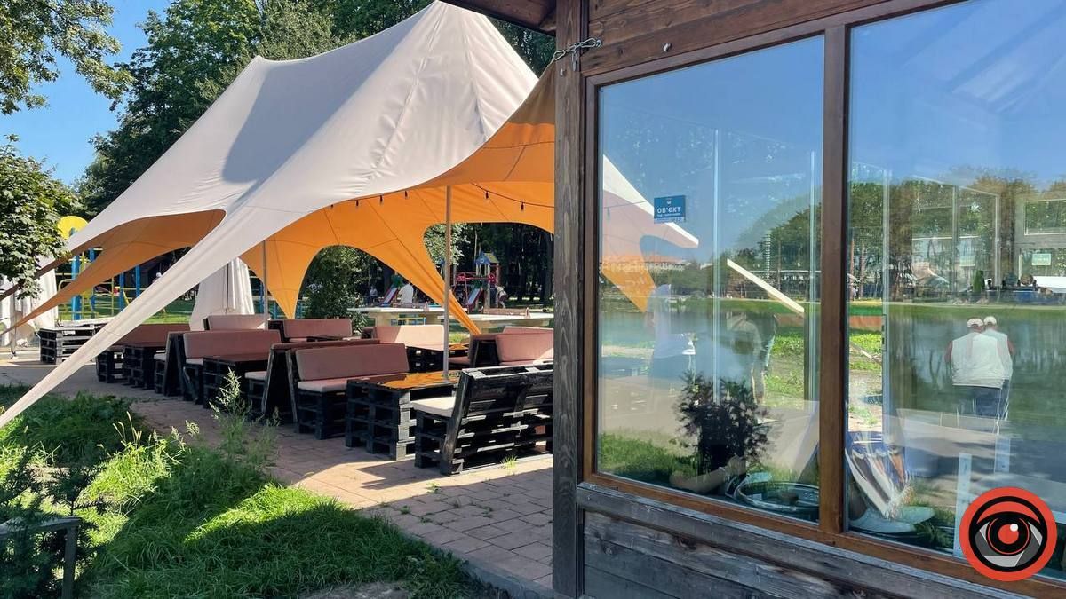 Сідайте, не покалічтеся | Як нині виглядає зона відпочинку на міському озері 23