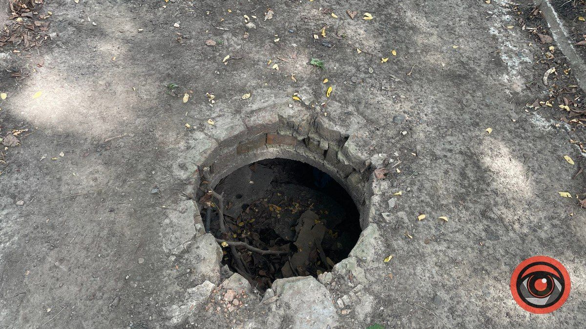 Не дивіться, людоньки, вгору... коли йдете по вул. Симоненка 1