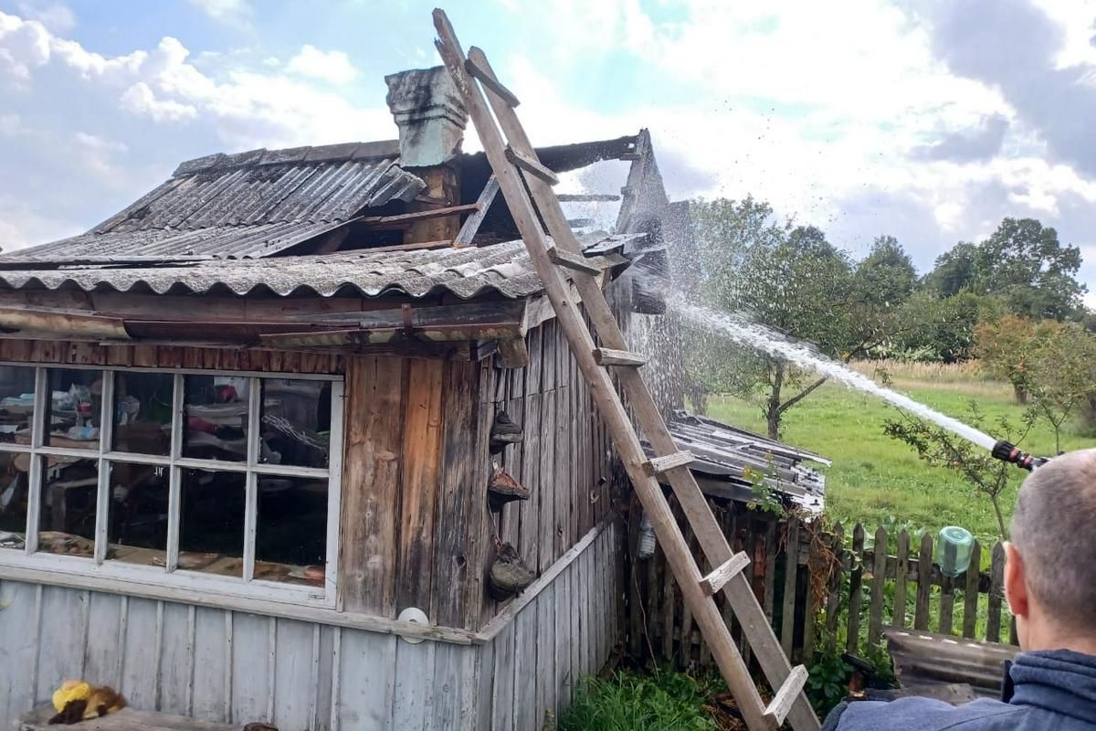 У селі Хоросна біля Отинії горіла літня кухня 2