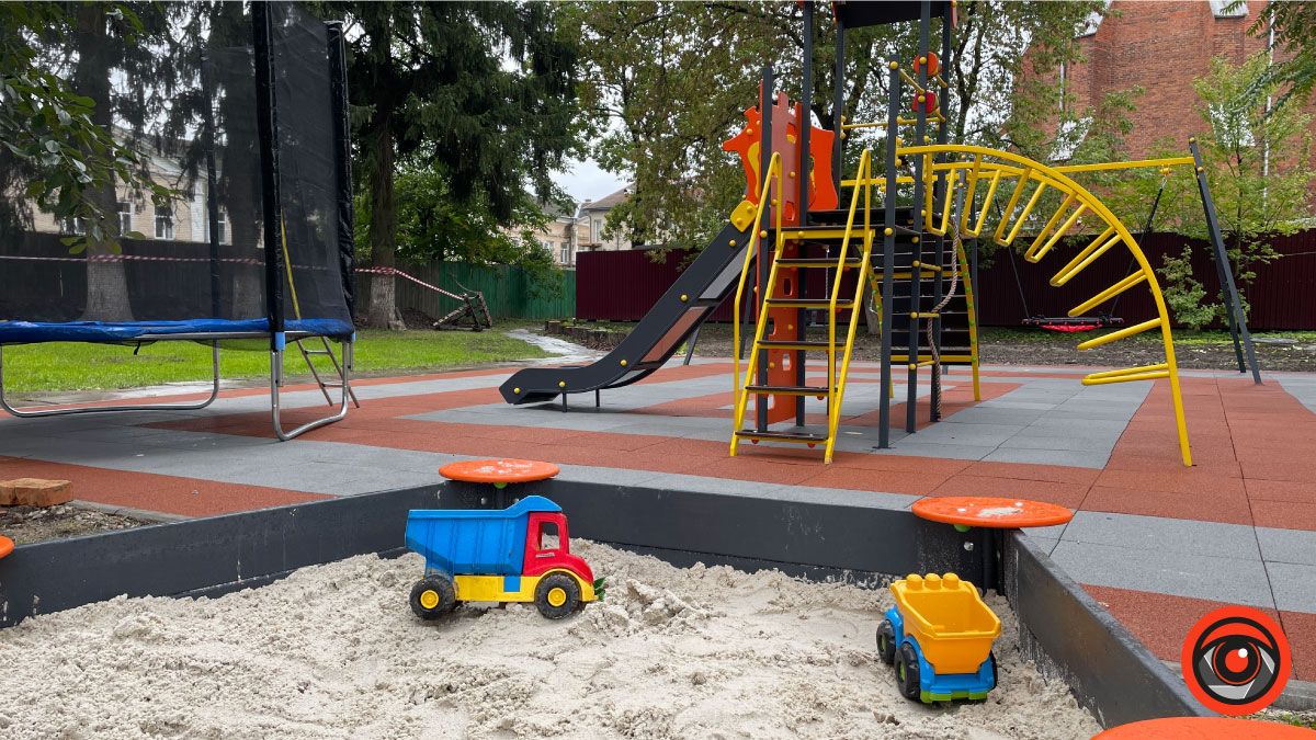 У Коломиї облаштували новий майданчик для дітей | Фоторепортаж 1