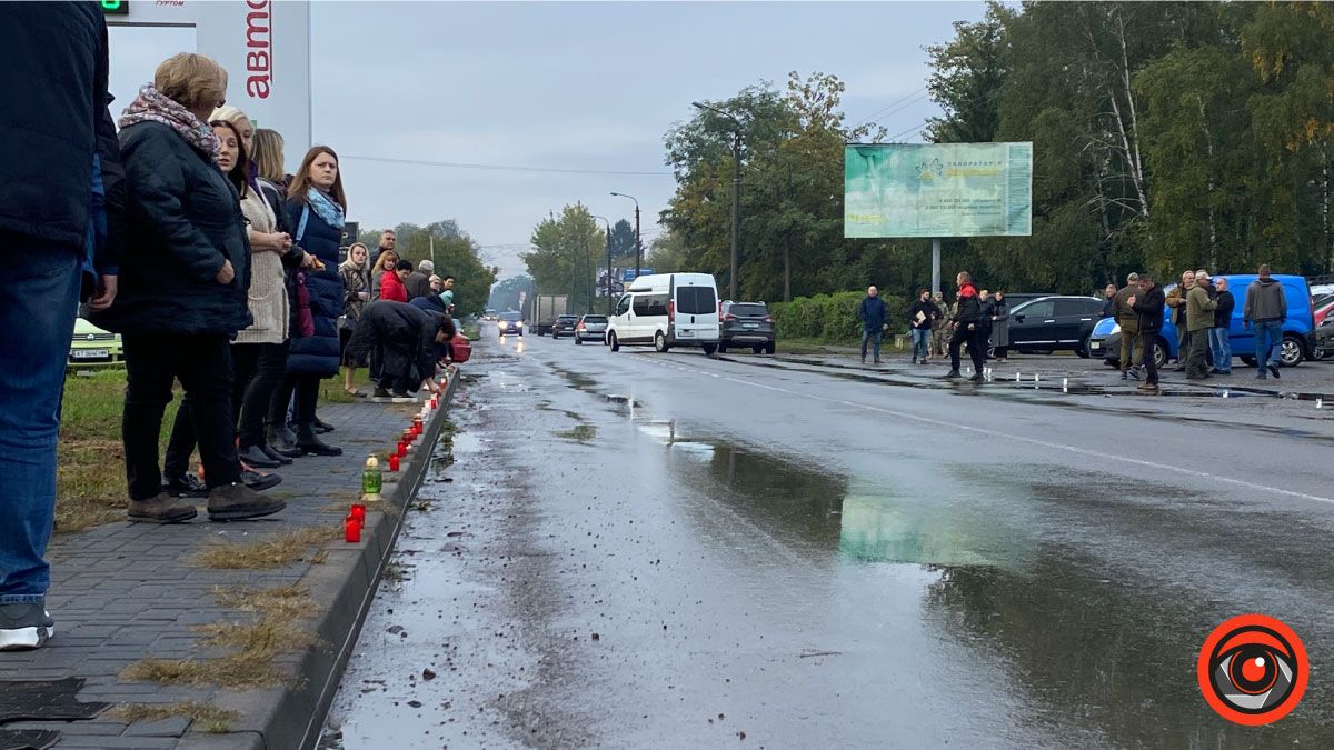 Сотні коломиян зустріли тіло загиблого Любомира Бордуна 8