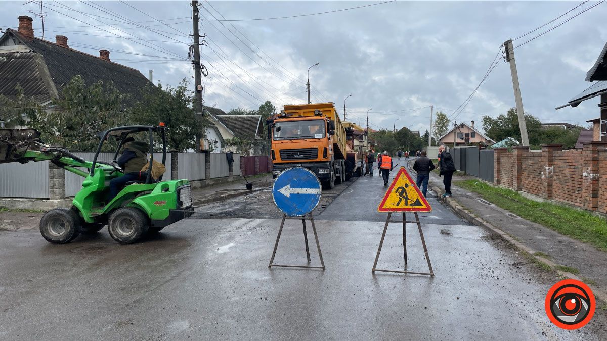 На вулиці Довбуша ремонтують дорогу 5