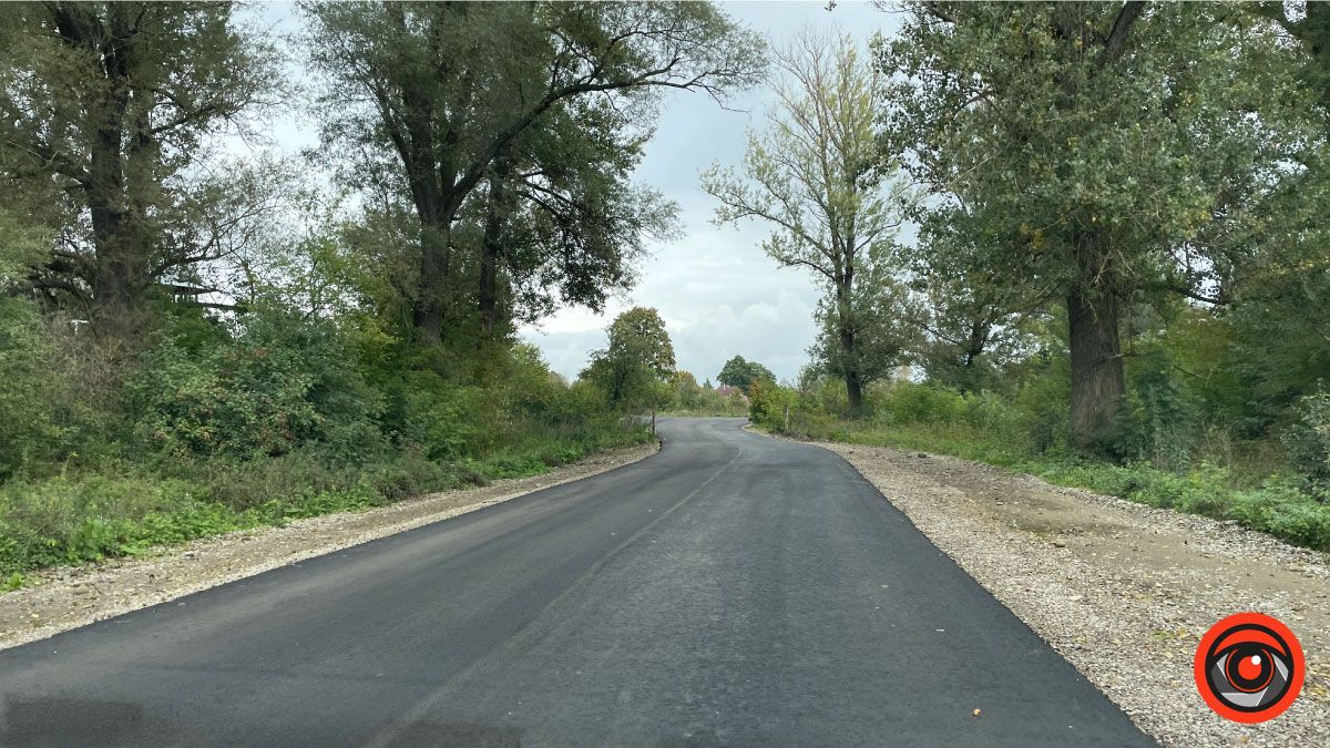 Між селами Грушів і Корнич постелили новий асфальт 8