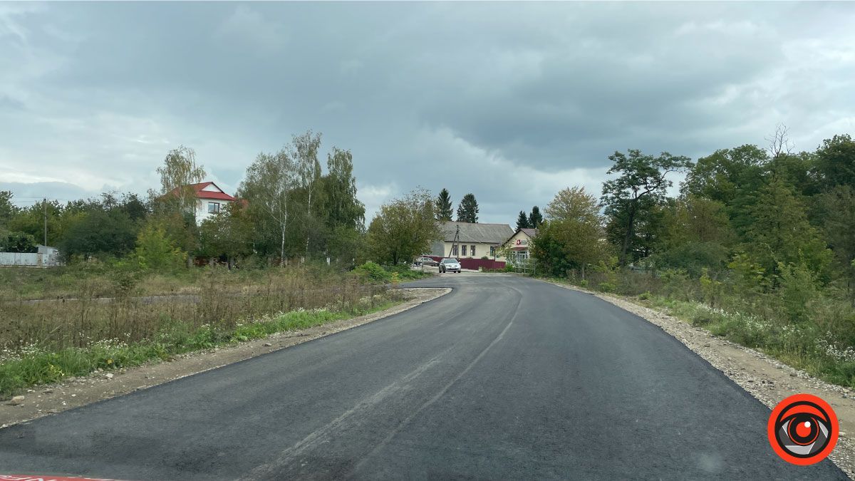 Між селами Грушів і Корнич постелили новий асфальт 12