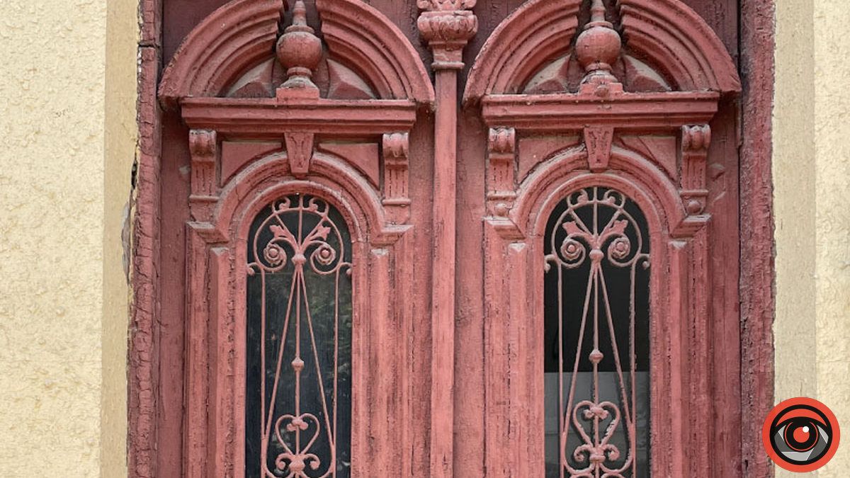 Історичні двері на коломийській стометрівці замінили на пластикові 1