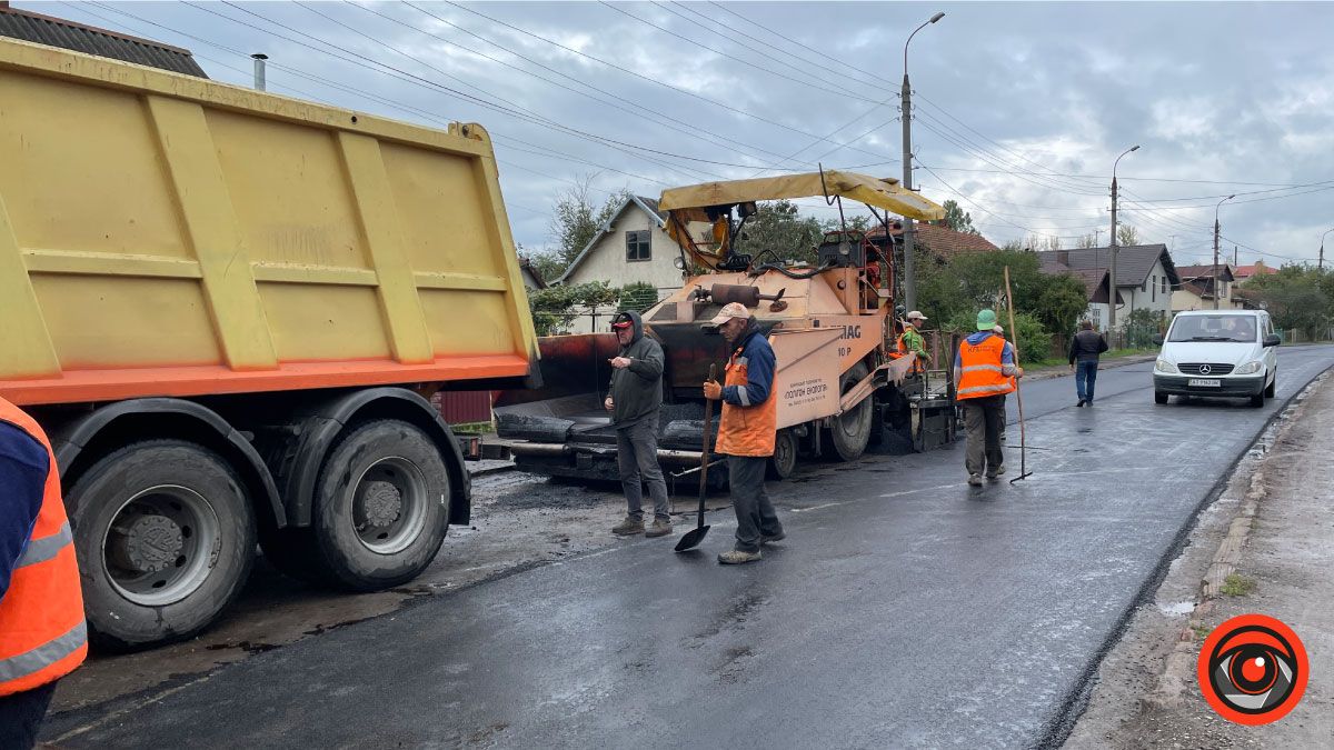 На вулиці Довбуша ремонтують дорогу 2