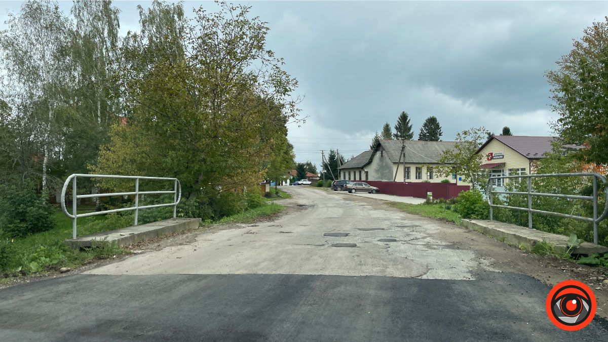 Між селами Грушів і Корнич постелили новий асфальт 13