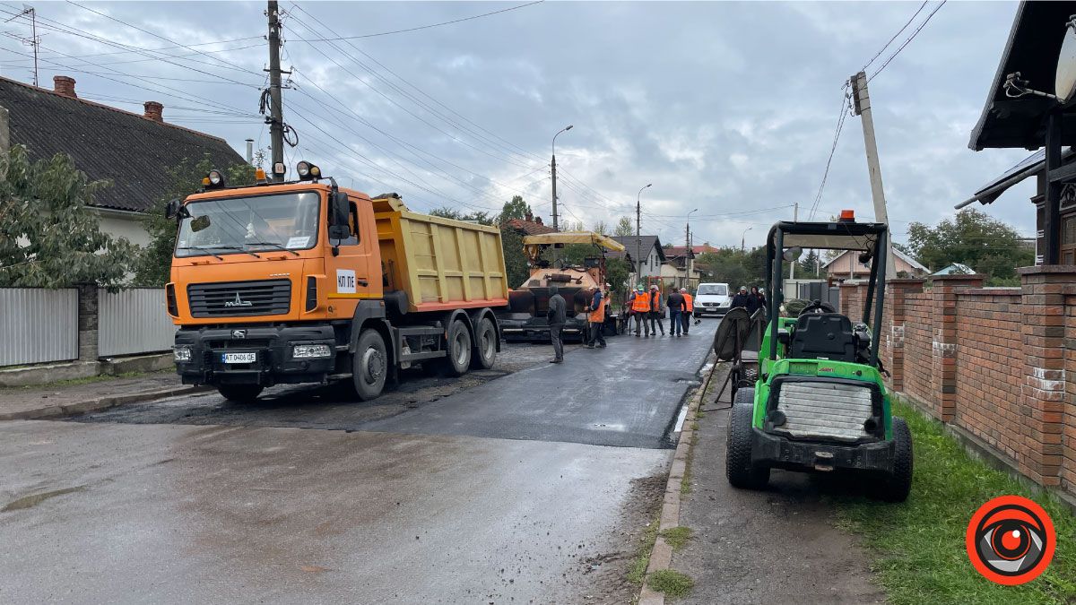 На вулиці Довбуша ремонтують дорогу 1