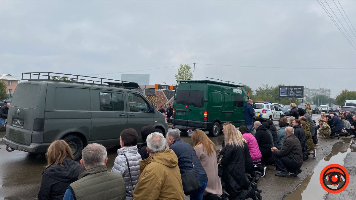 Сотні коломиян зустріли тіло загиблого Любомира Бордуна 5