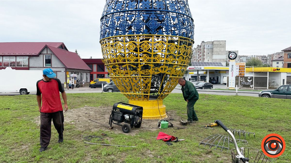 Наоглядались: вхід в металеву писанку на кільці заварили 3