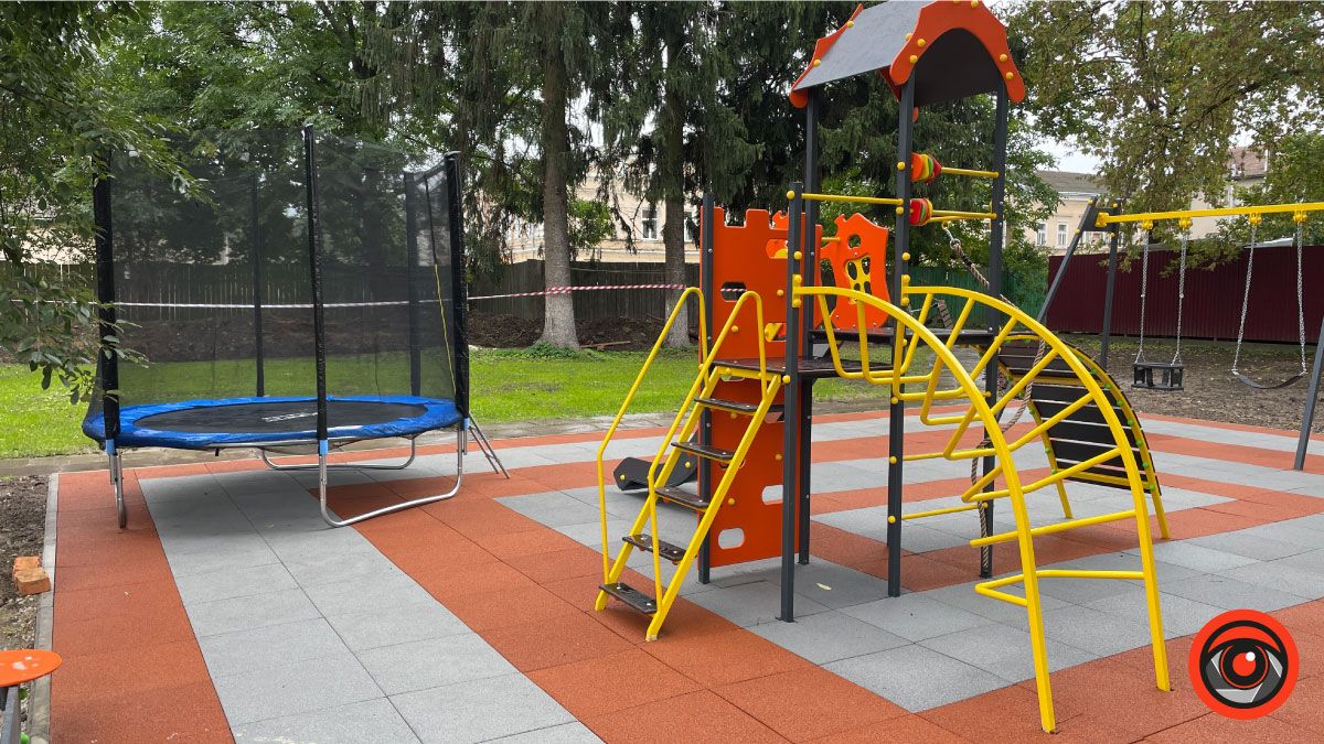 У Коломиї облаштували новий майданчик для дітей | Фоторепортаж 2