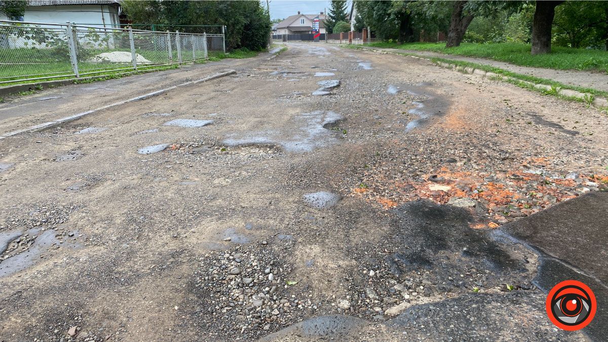 Наболіле: коли полатають вулицю Довбуша у центрі Коломиї? 3