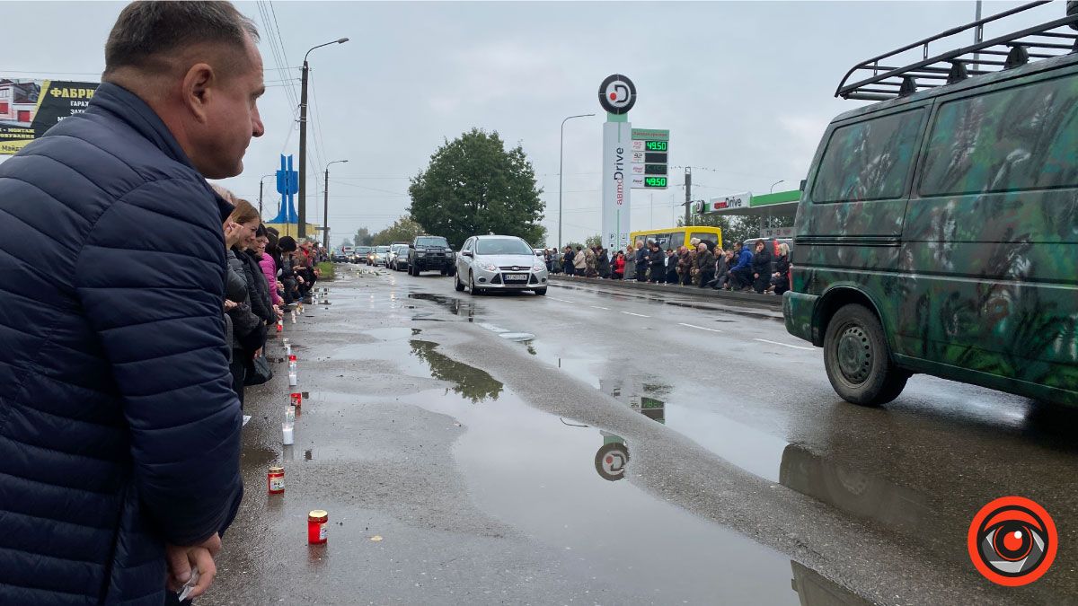 Сотні коломиян зустріли тіло загиблого Любомира Бордуна 3