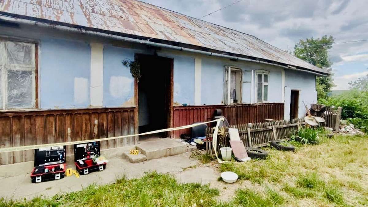 Справу прикарпатки, яку підозрюють у вбивстві батька сокирою, передали у суд