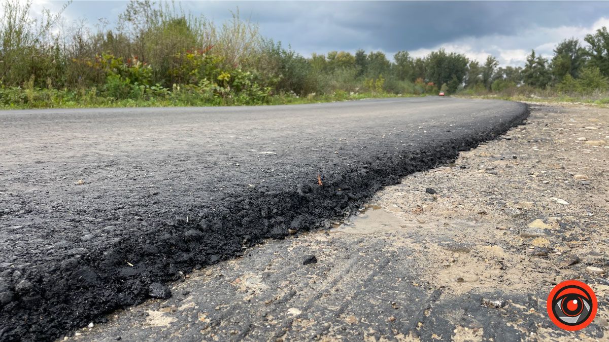 Між селами Грушів і Корнич постелили новий асфальт 2