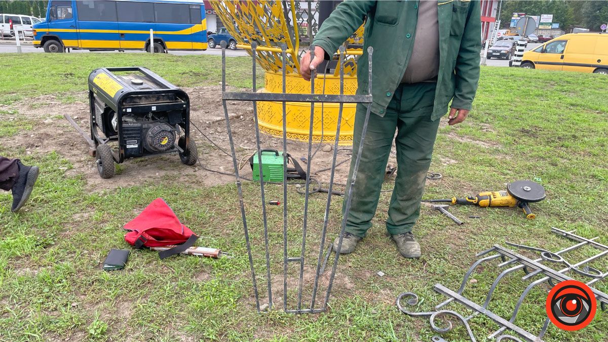 Наоглядались: вхід в металеву писанку на кільці заварили 2