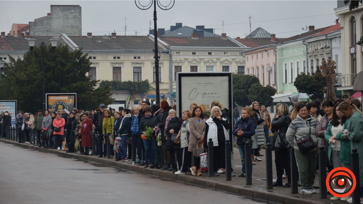 Сотні коломиян зустріли тіло загиблого Любомира Бордуна 15