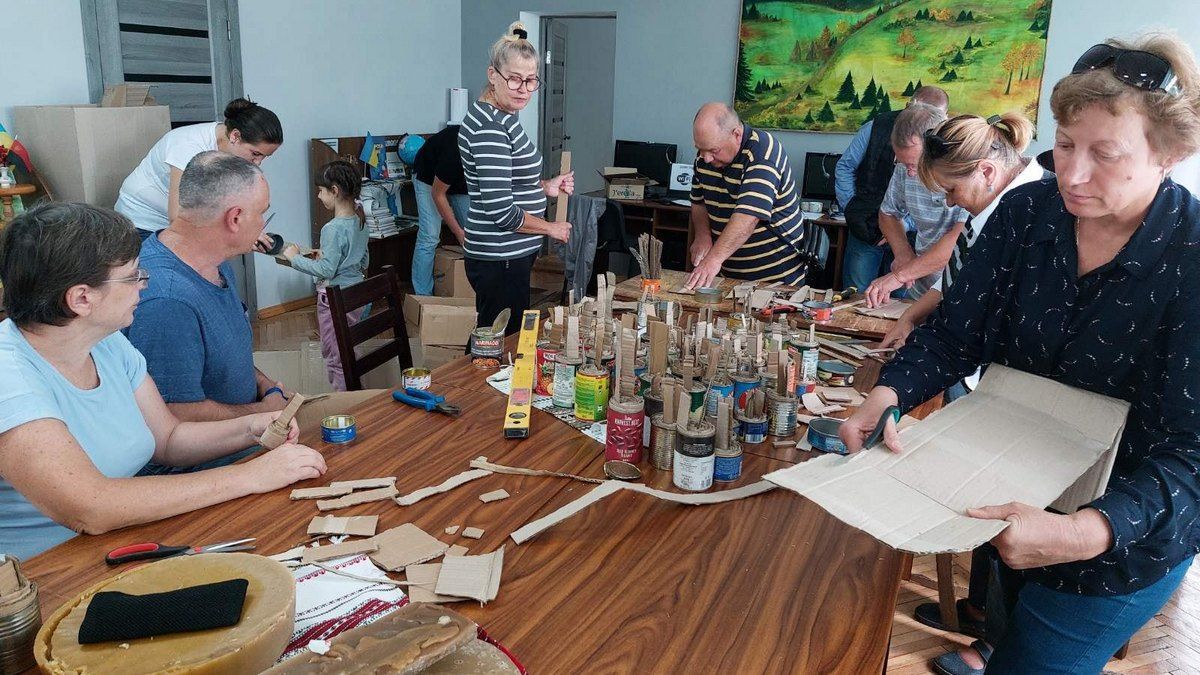 У Печеніжині відбувся майстер-клас з виготовлення окопних свічок 4