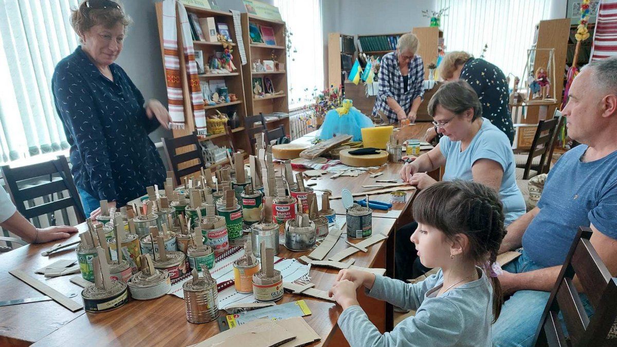У Печеніжині відбувся майстер-клас з виготовлення окопних свічок