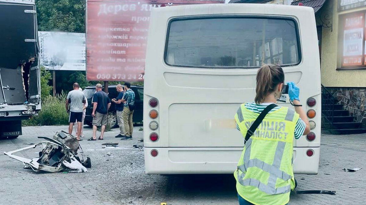 У вчорашній аварії в Угринові постраждало 10 людей, серед них і дитина. Нові деталі 4