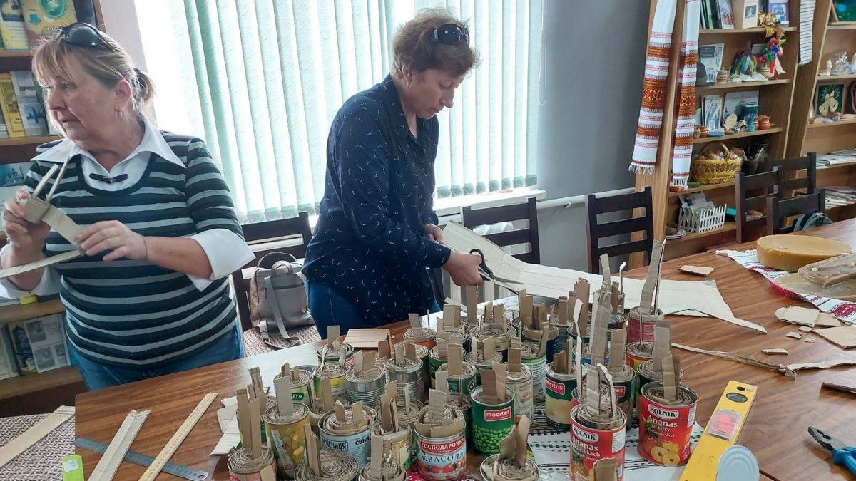 У Печеніжині відбувся майстер-клас з виготовлення окопних свічок 6