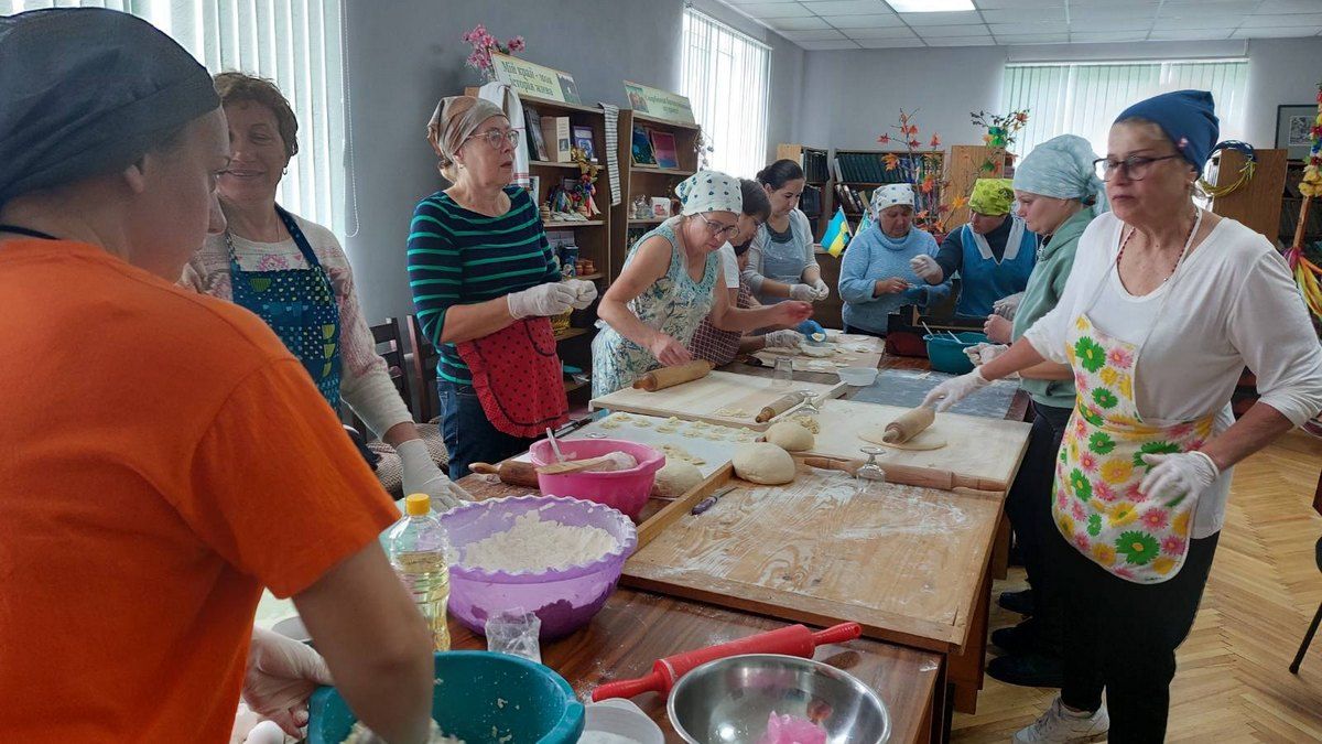 У Печеніжині відбулась акція "Вареники перемоги" 1
