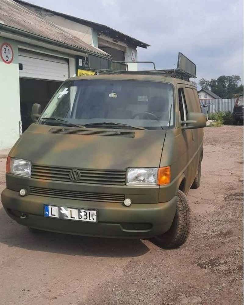 Коломийська компанія "Квант-2" передала два автомобіля для військових Прикарпаття 1