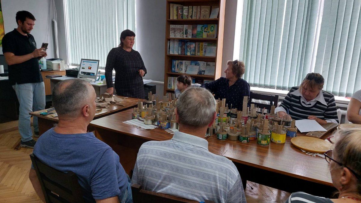 У Печеніжині відбувся майстер-клас з виготовлення окопних свічок 1