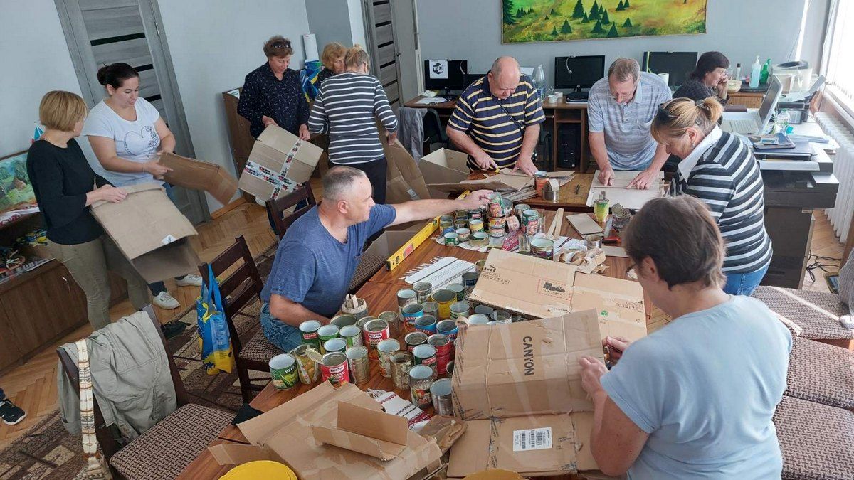 У Печеніжині відбувся майстер-клас з виготовлення окопних свічок 13