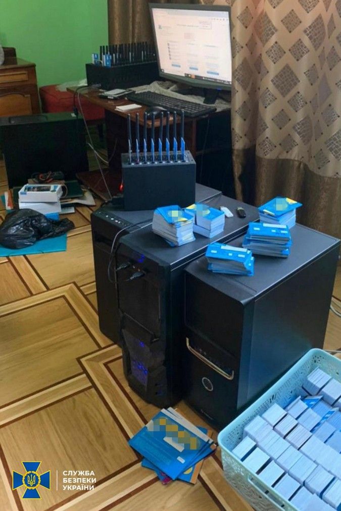 Організатору потужної ботоферми повідомили про підозру 3