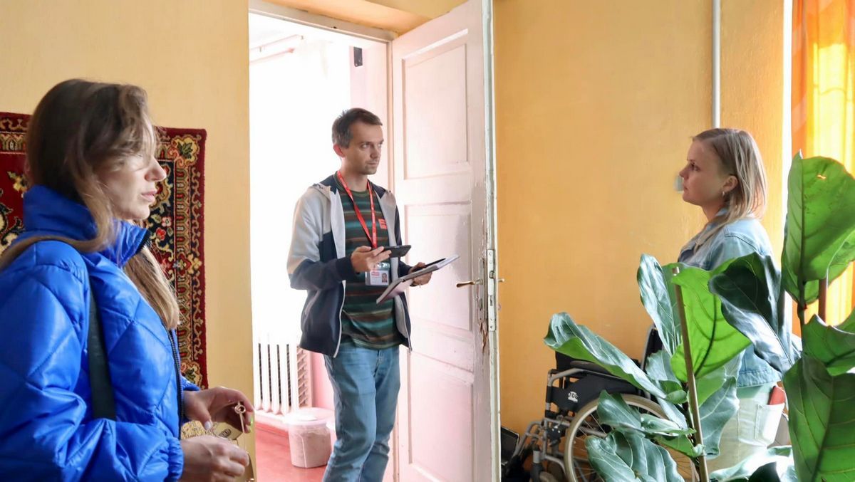 Благодійники зі Швейцарії готові взяти на себе побутові ремонти у житлах переселенців Коломиї 4