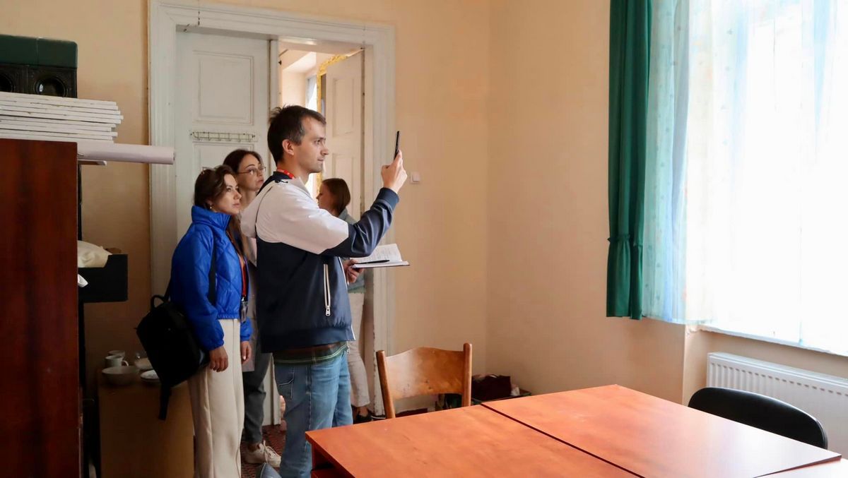 Благодійники зі Швейцарії готові взяти на себе побутові ремонти у житлах переселенців Коломиї 1
