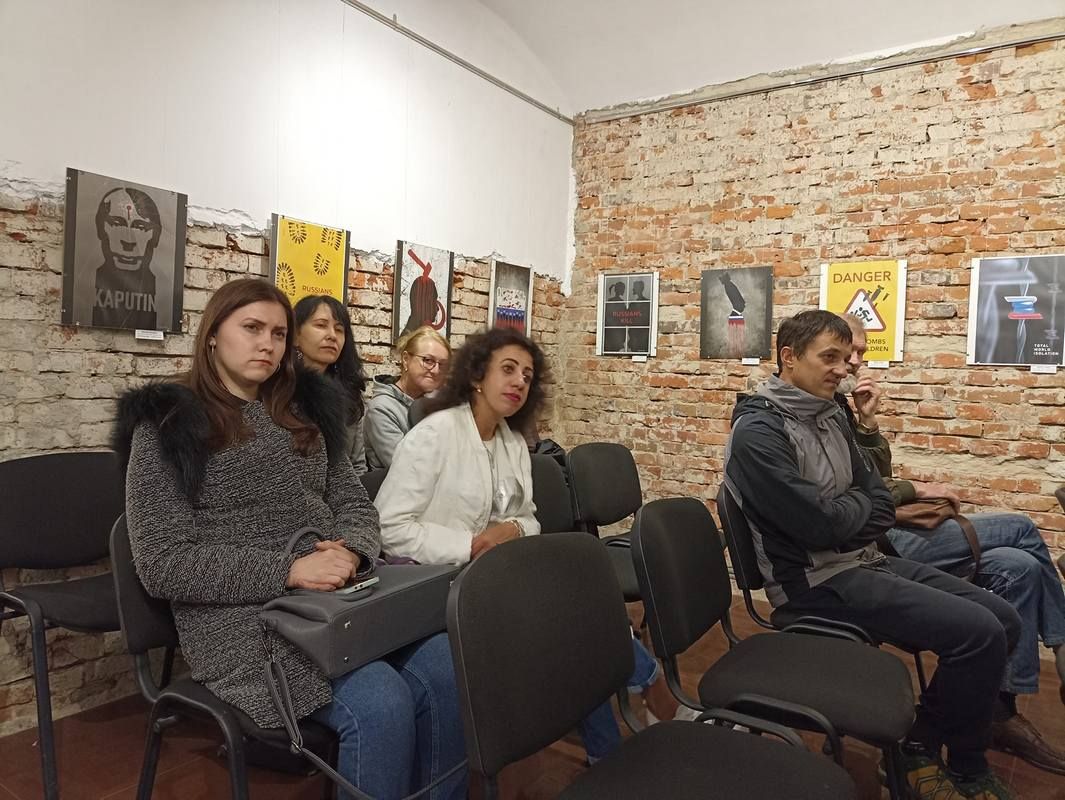 Письменниця з Коломиї презентувала свою творчість 3