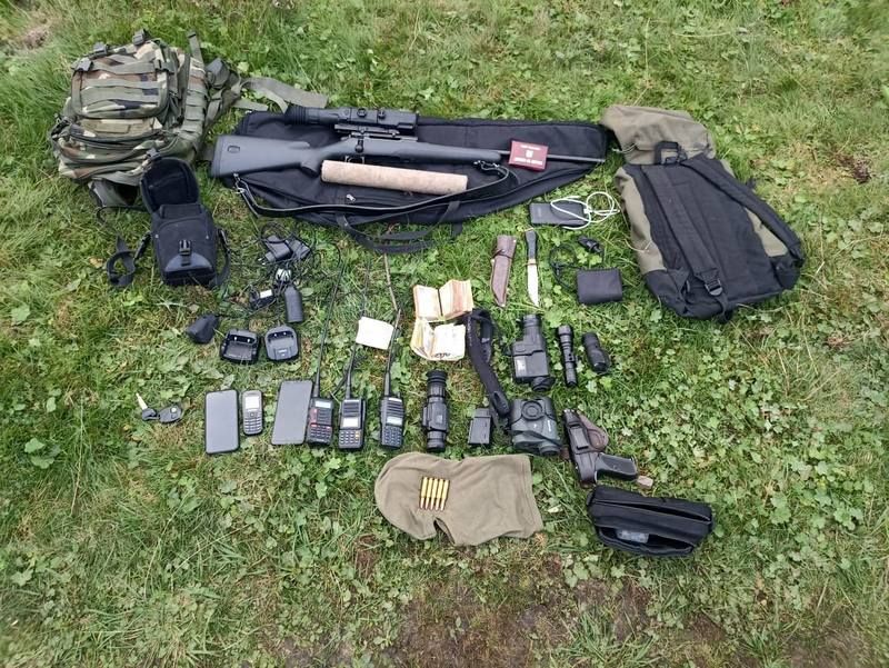 Двох прикарпатців із зброєю та набоями спіймали біля кордону 1