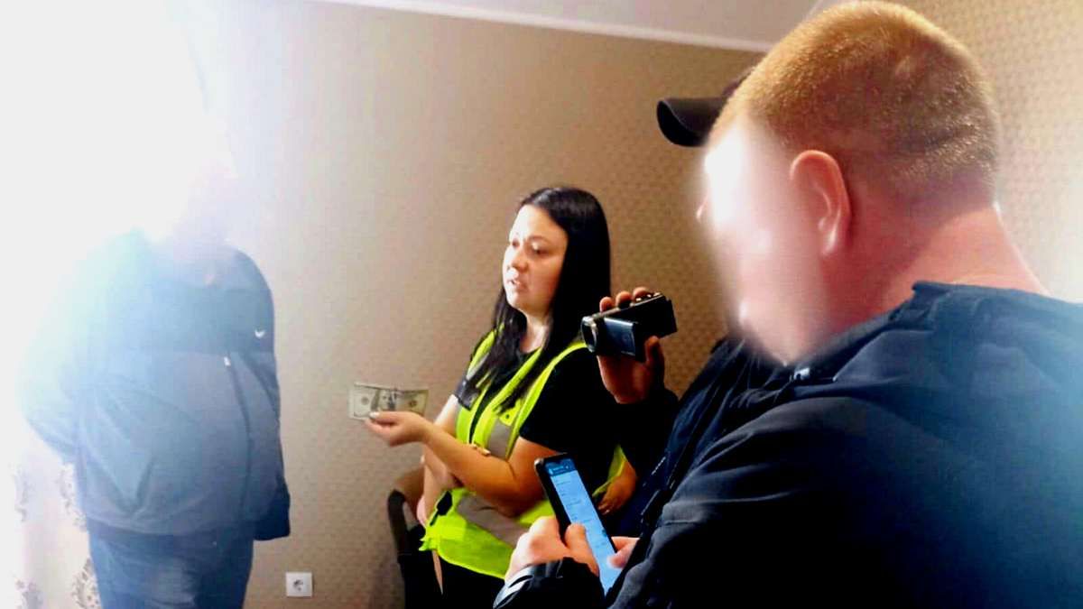 Франківець за 6000 $ відправляв чоловіків за кордон 2