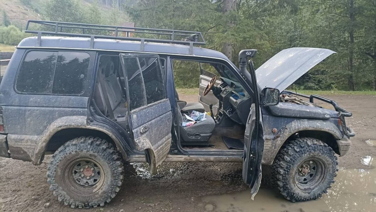 Двох прикарпатців із зброєю та набоями спіймали біля кордону
